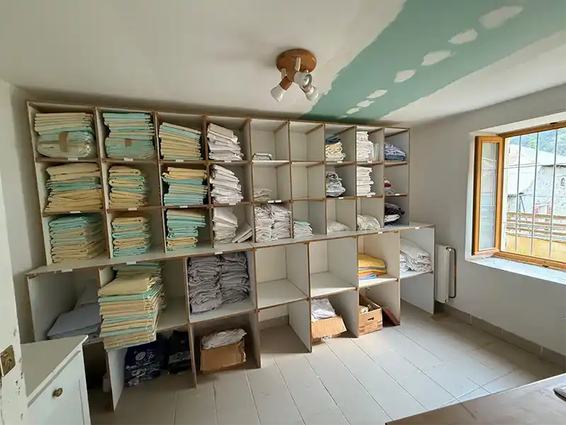 Lingerie et buanderie du chalet annexe du centre de vacances Enfance Populaire de Nice