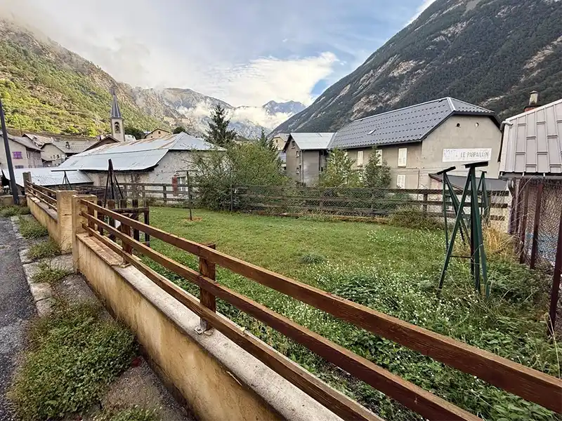 Lingerie et buanderie du chalet annexe du centre de vacances Enfance Populaire de Nice