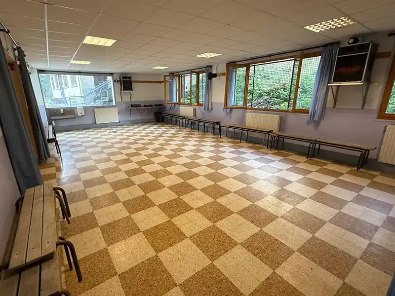 Première salle du chalet principal de l'Enfance Populaire de Nice