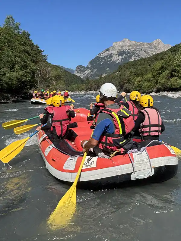 Activité rafting en bateau colonie de vacances Enfance Populaire de Nice