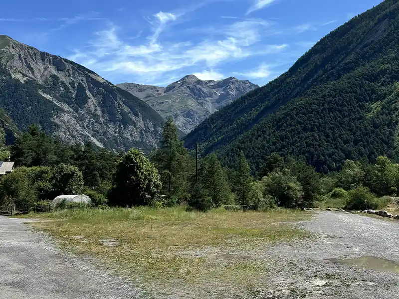 Paysage d'automne en haute vallée de l'Ubaye, troupeaux et alpages